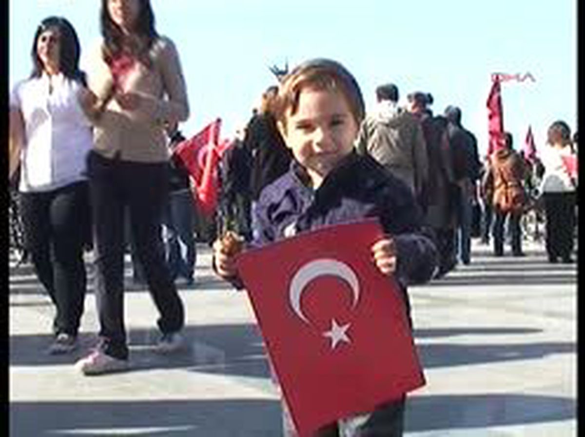 İkinci Adres; Konak Meydanı