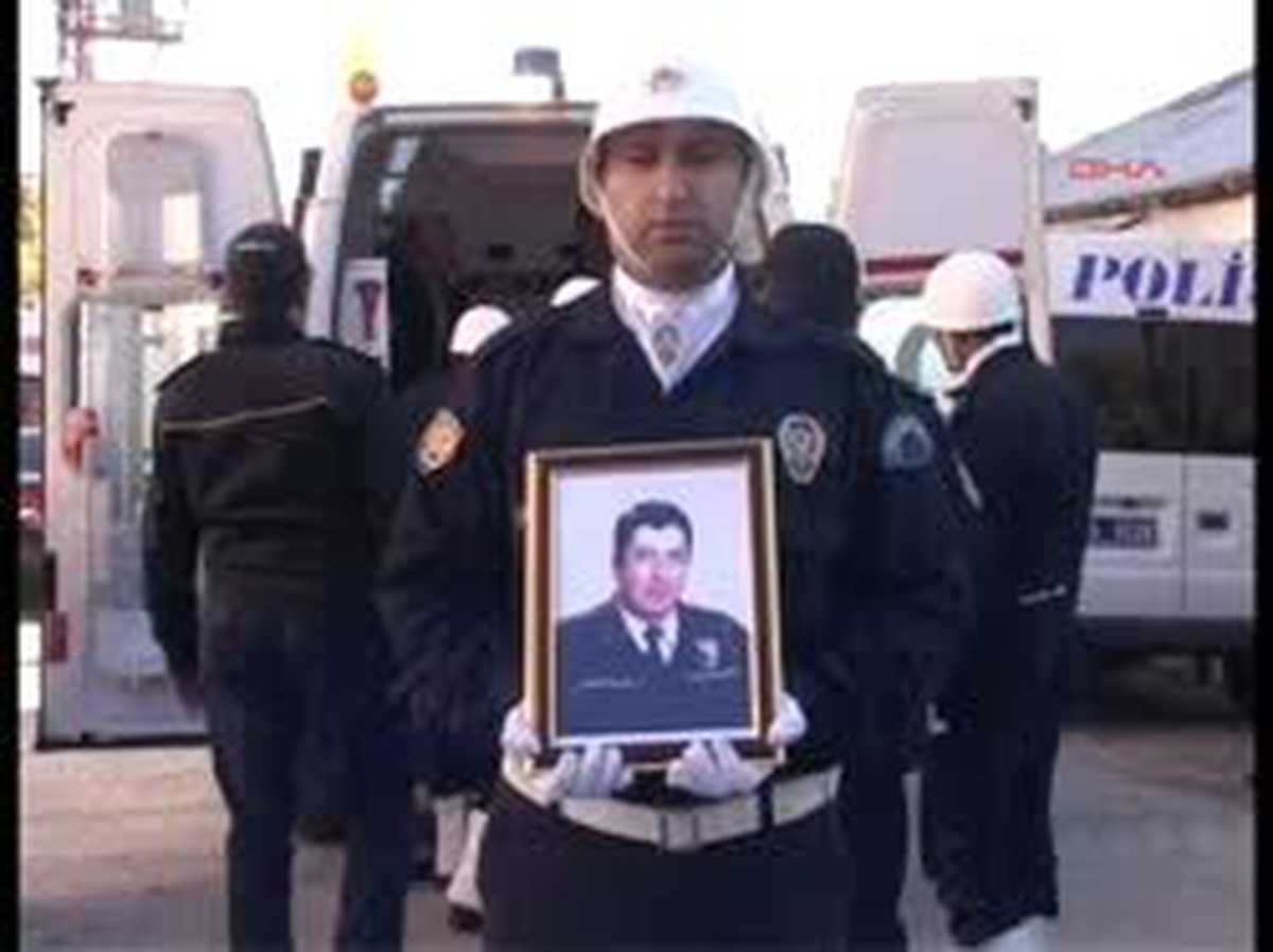 Şehit Polisi 2 Bin Kişi Uğurladı