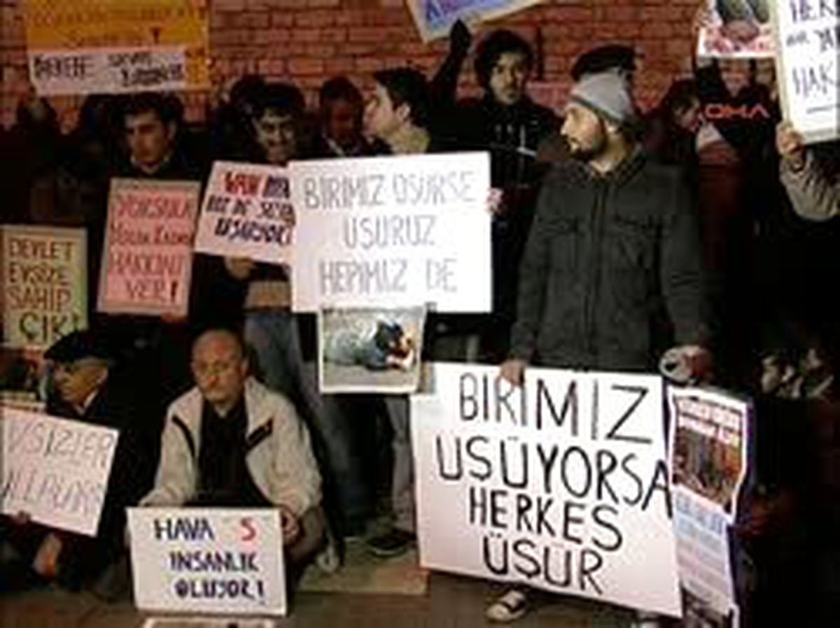 Evsizler İçin Taksim'de Yatacaklar