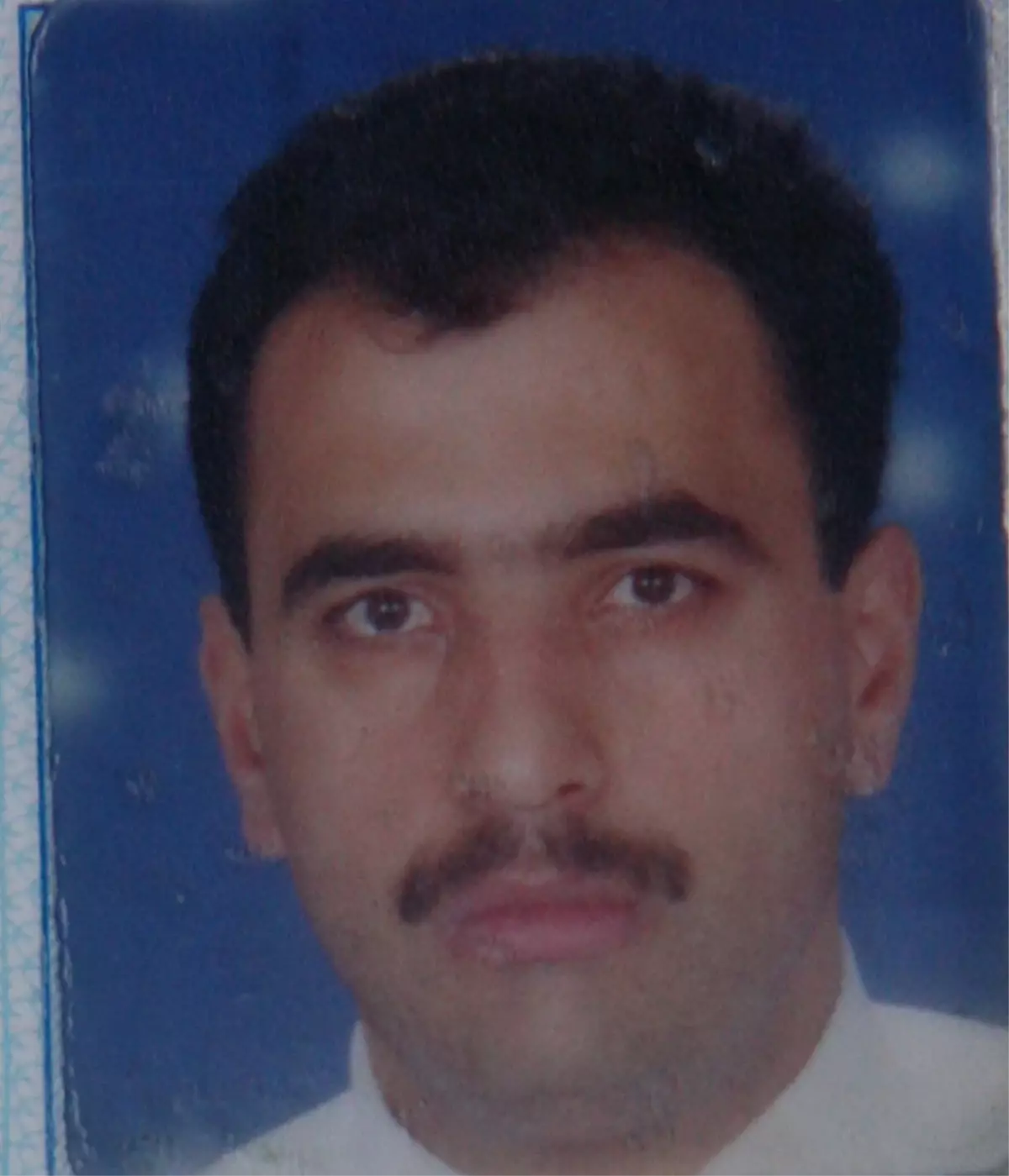 Kardeşini Öldürdü, Akrabasının Mezarı Başında Ağlarken Yakalandı