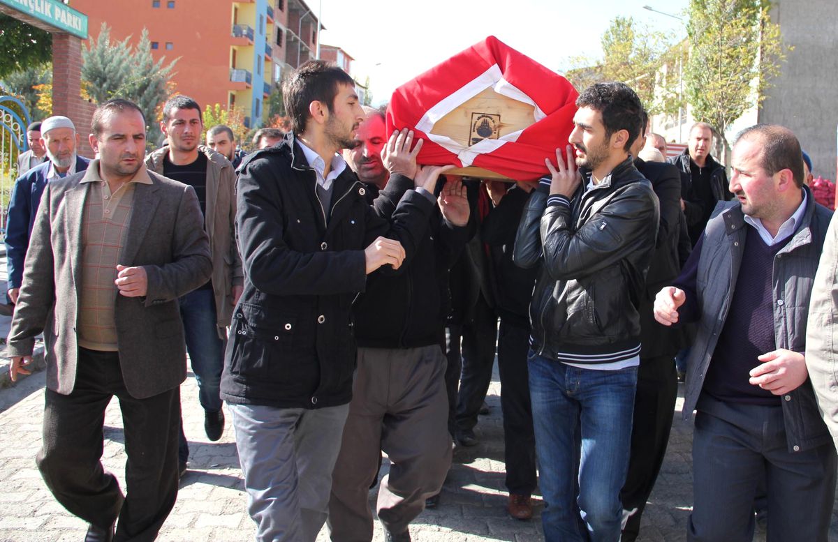 Kazakistan\'da Ölen Doçent Parlak, Erzurum\'da Toprağa Verildi