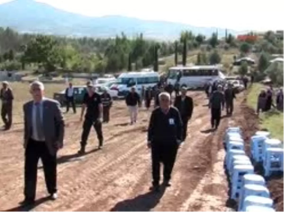 Polis ve Eşi Depremde El Ele Öldüler