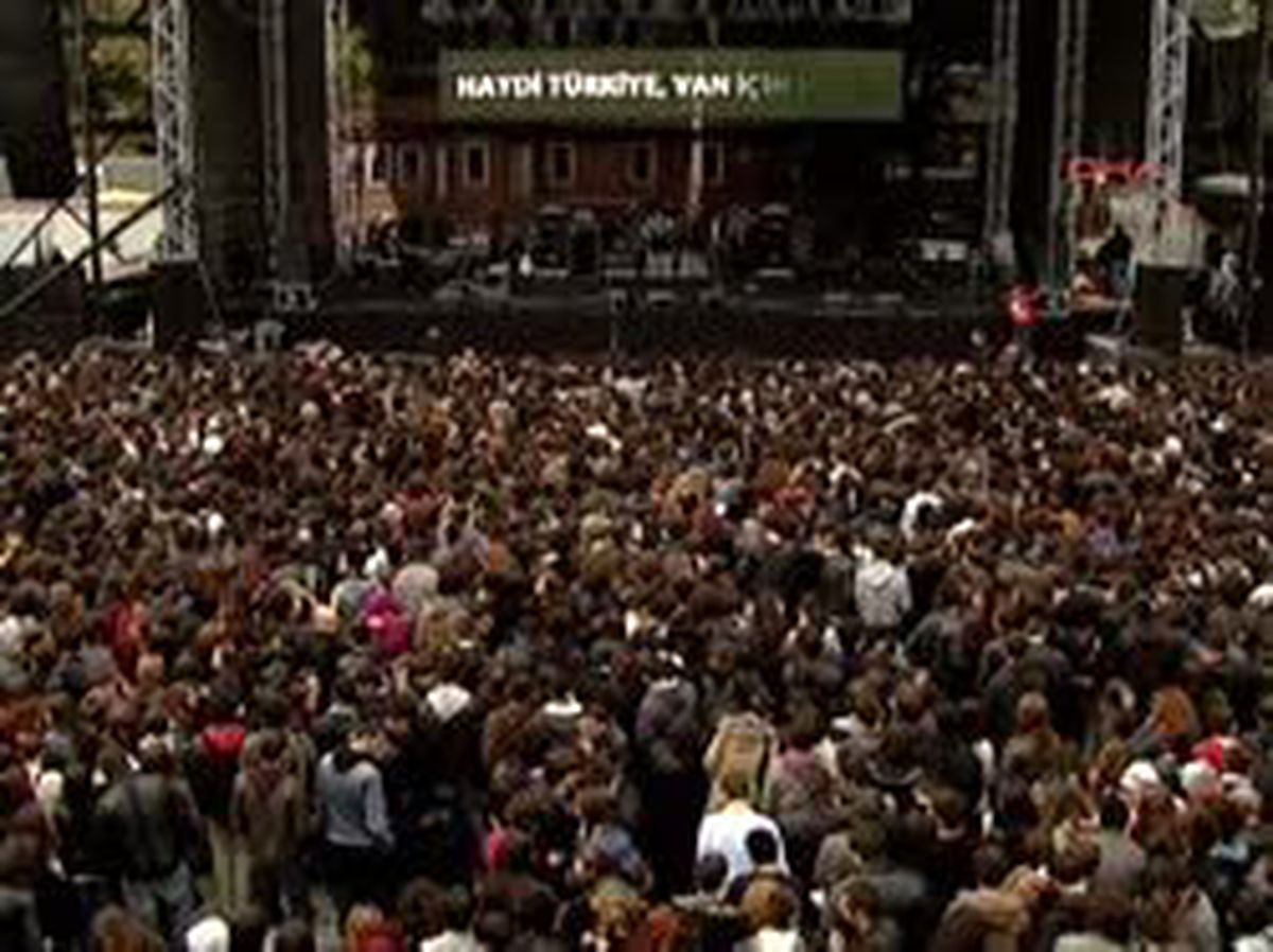 'Van İçin Rock' Konserinde Coşku