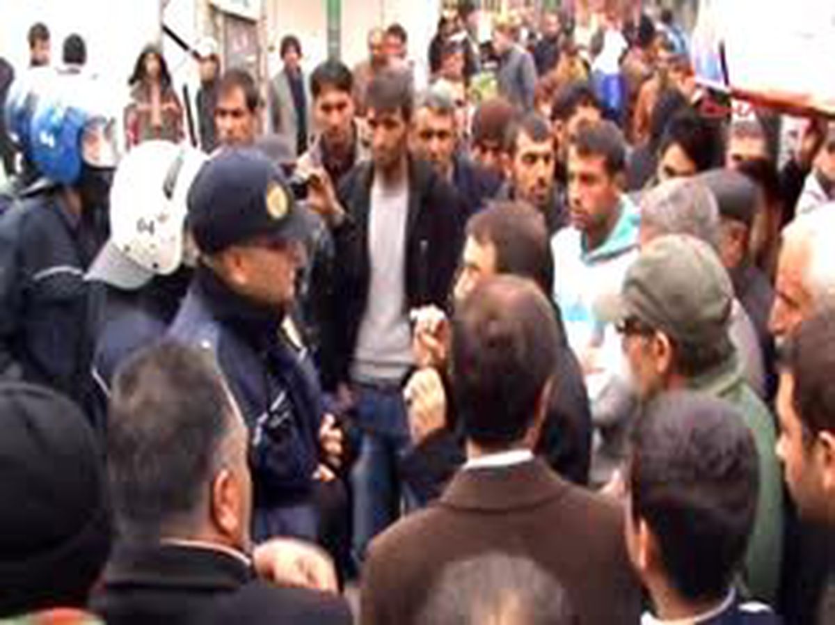 Atütürk Büstüne Molotof Attılar