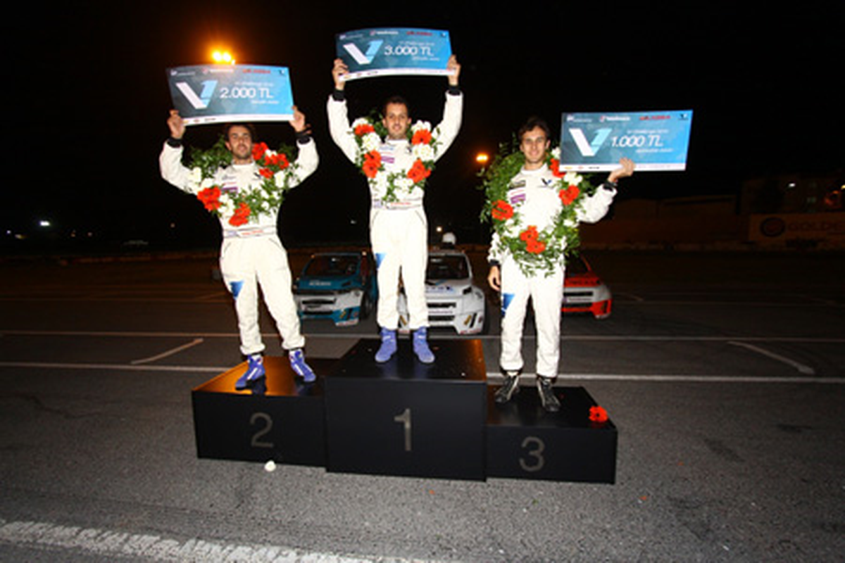 Van'a Bir Destek de V1 Challenge'tan!