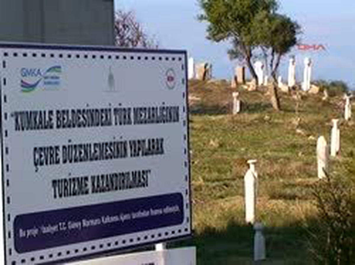 400 Yıllık Tarihi Mezarlık Ayağa Kaldırıldı