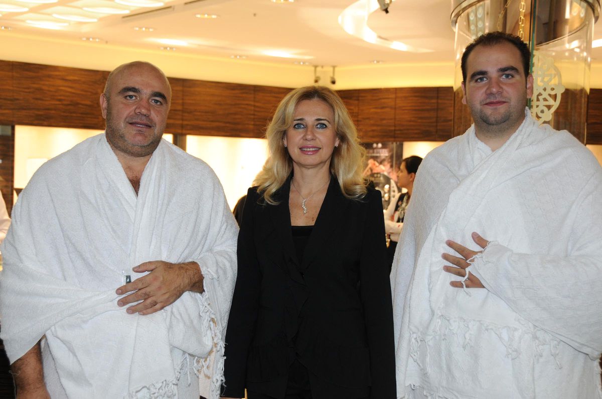 Fb'li Yönetici Cihan Kamer Hacca Gitti