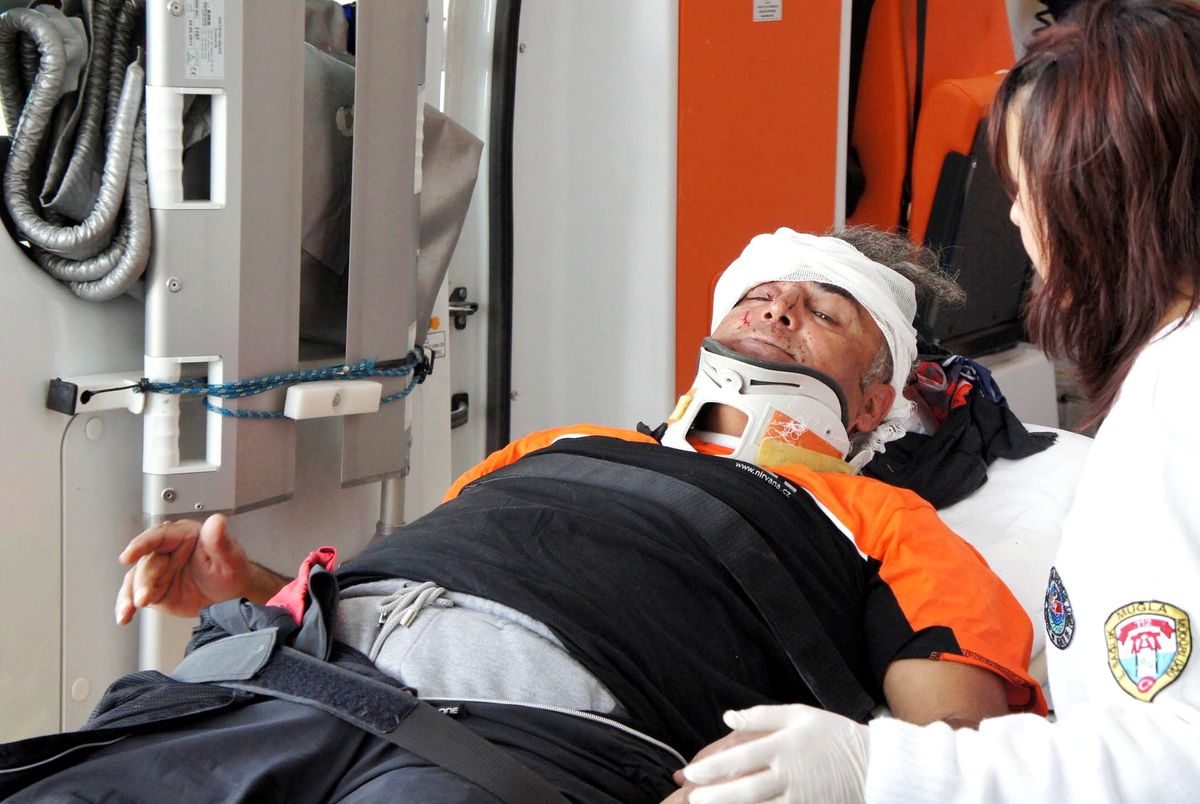 Önce Kardeşi, Sonra Kendisi Düştü