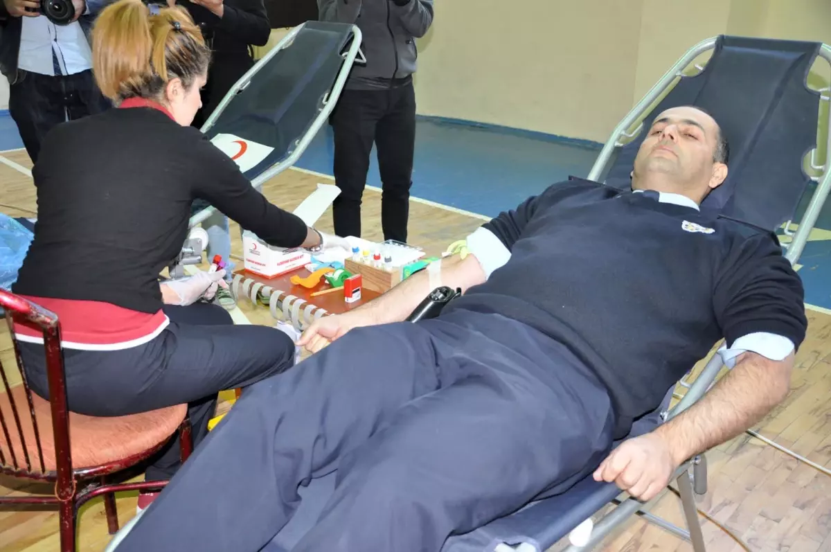 Polis Okulu Öğrencilerinden Depremzedelere Anlamlı Bağış