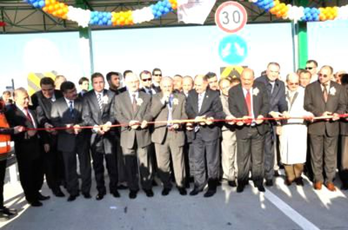Yıldırım: 1,7 Milyar Liraya Ölüm Yolu Konforlu Otoyol Haline Geldi