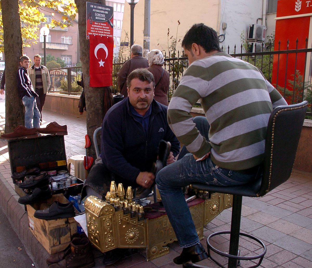 Engelli Ayakkabı Boyacısından Depremzedelere Yardım