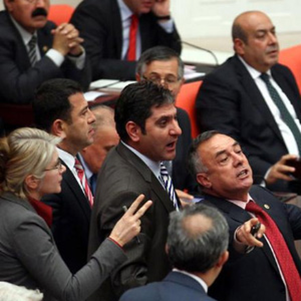 Meclis Yine Karıştı!