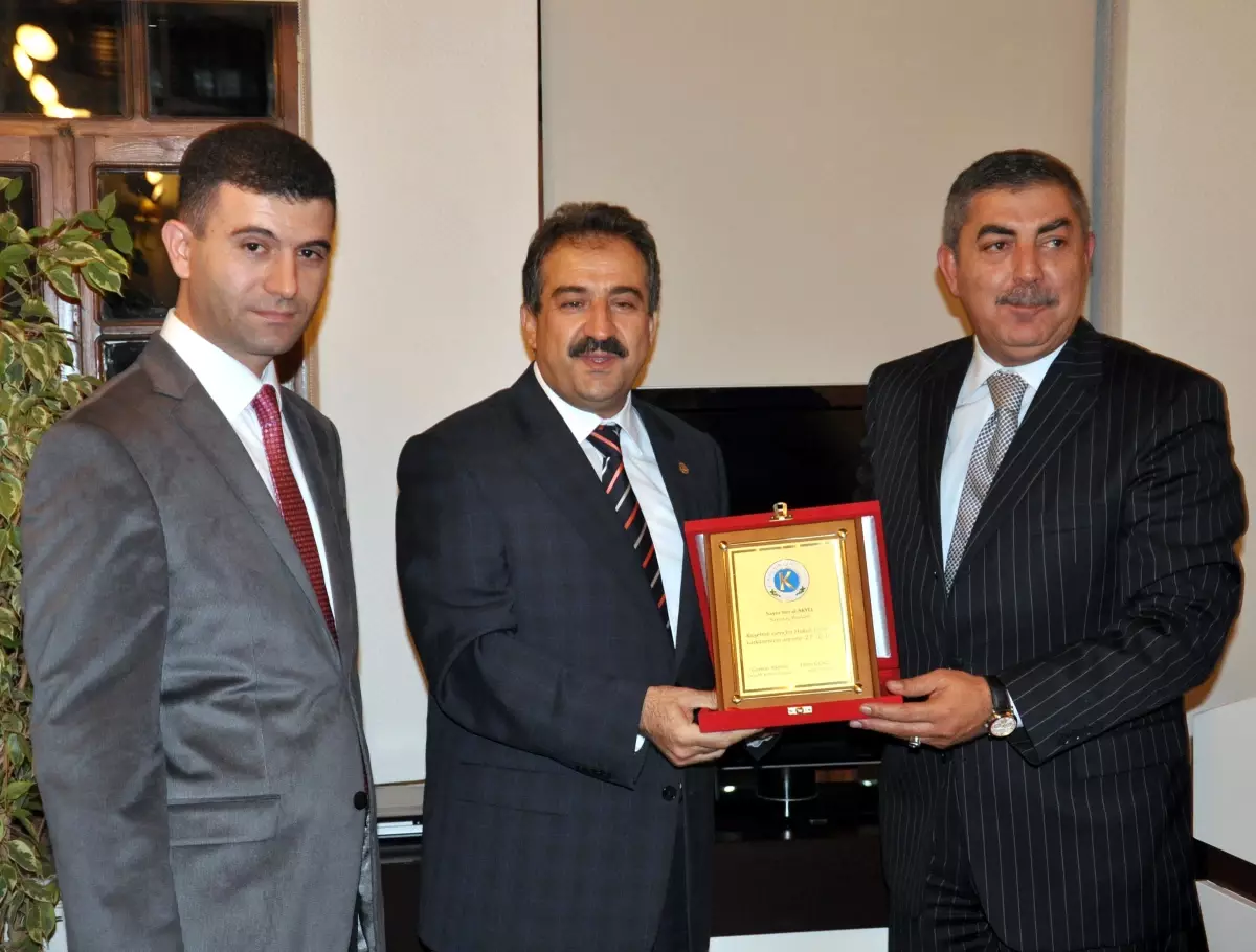 Sayıştay Başkanı Akyel\'den Gençlere: Arayan Değil, Ananan Olun\'