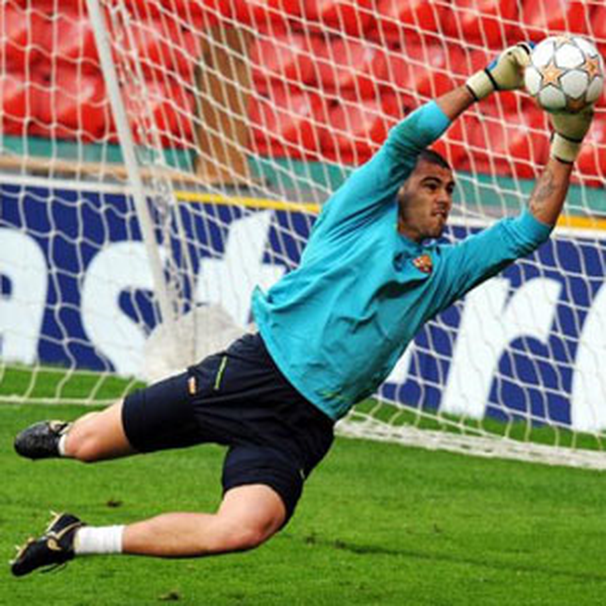 Valdes, Barcelona'nın En Uzun Süre Gol Yemeyen Kalecisi Oldu