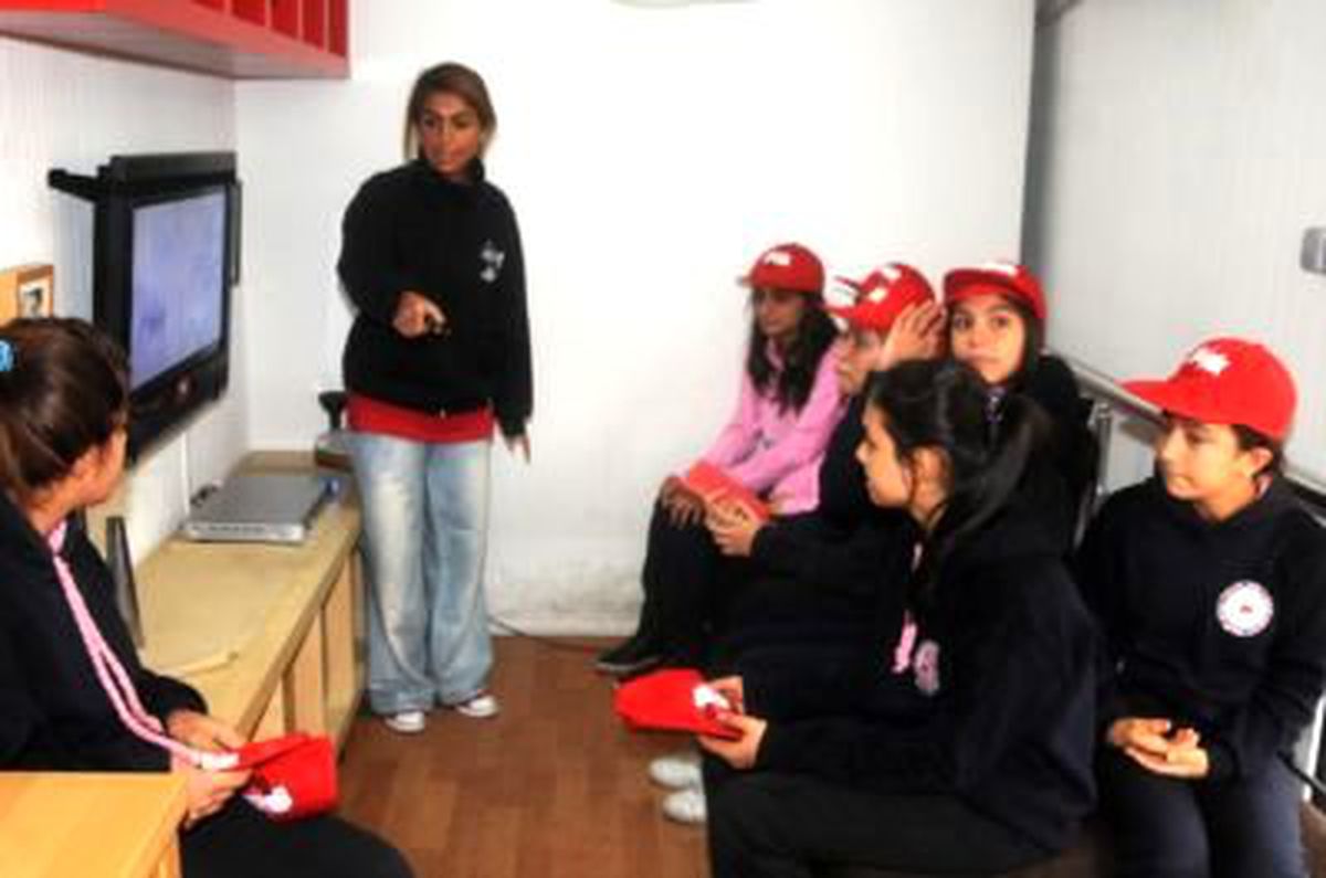 Deprem Tır'ı Mersin'de