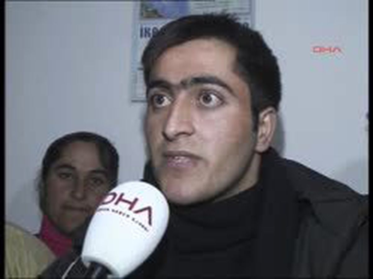 Erciş Ek 2 Depremden 101 Saat Sonra Enkazdan Çıkarılan İmdat, Yaşam Mücadelesi Verdiği Enkazı Ziyaret Etti