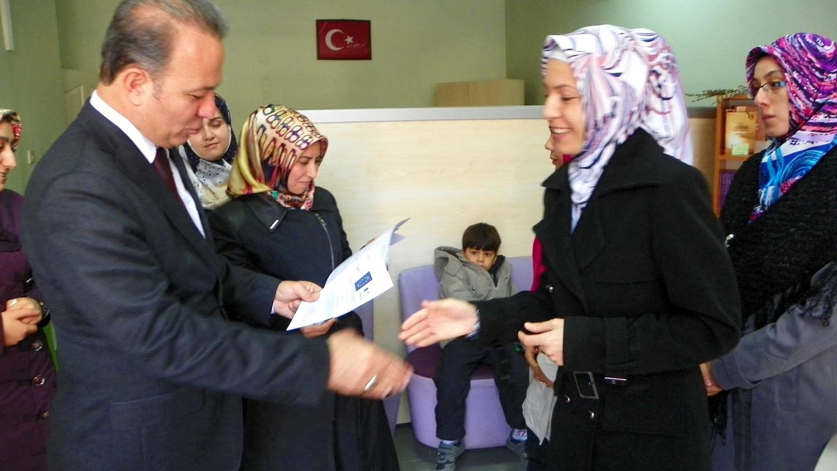 'ideal Bakıcı Anne' Projesine Katılanlara Sertifika