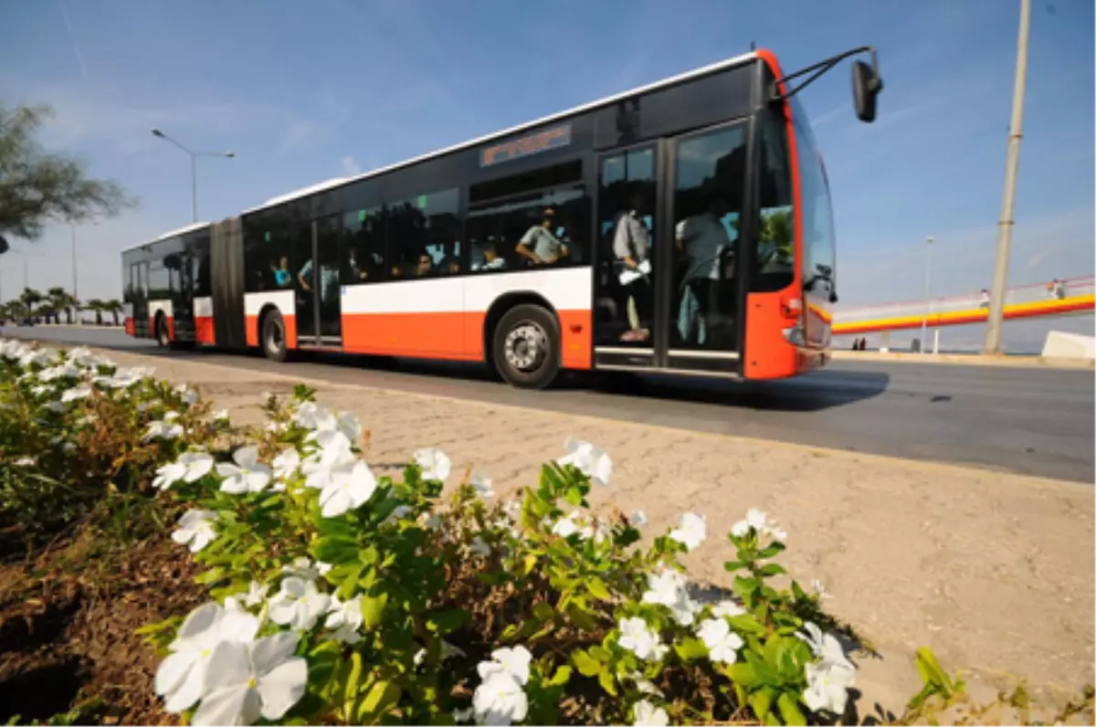 İzmir\'de Bayram Ulaşımı "Yarı Yarıya" Ucuz