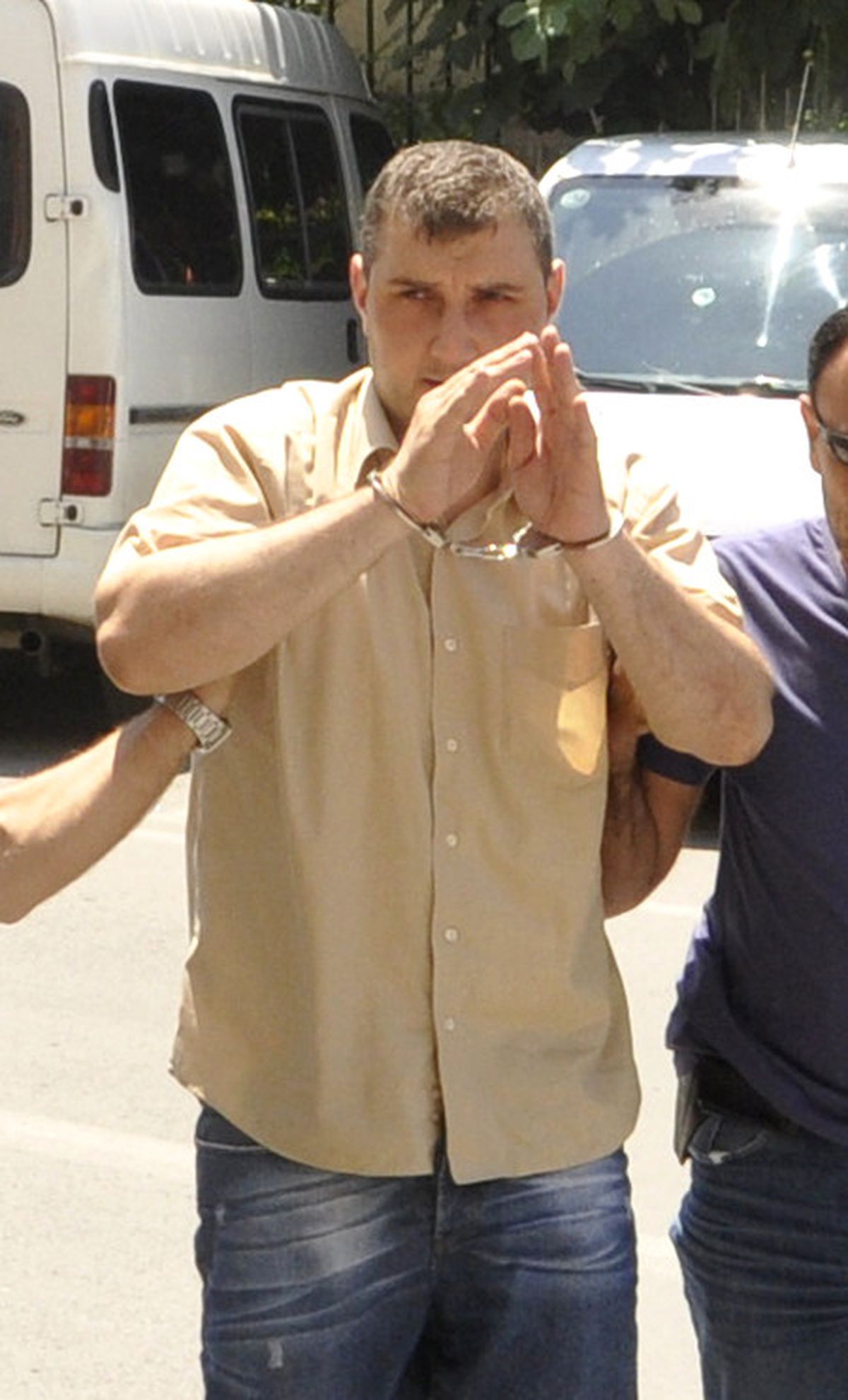 Kızının Gözü Önünde Eşini Öldürdü