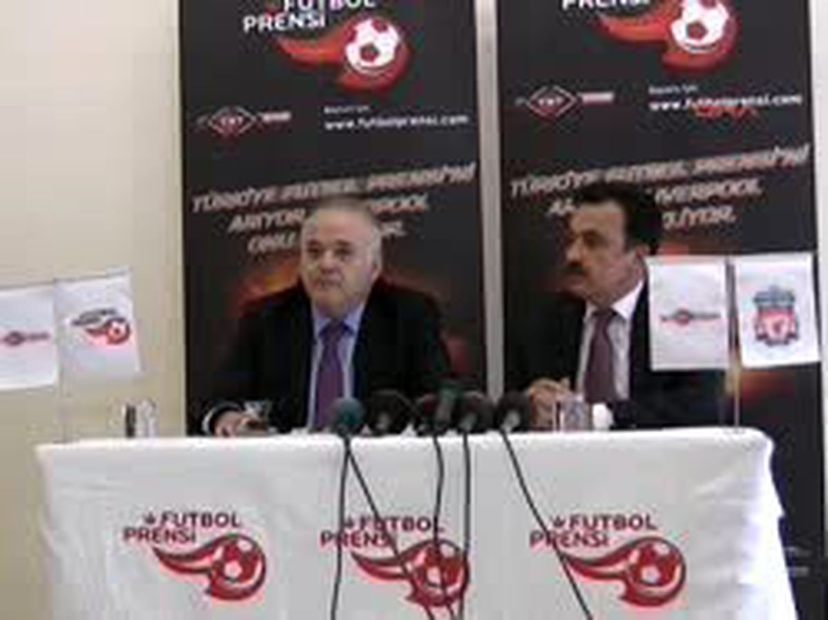 Ahmet Çakar: Türkiye, Yıllarca Dekolte Kıyafetli Tuhaf Yarışmacıları Yetenek Olarak Seçti