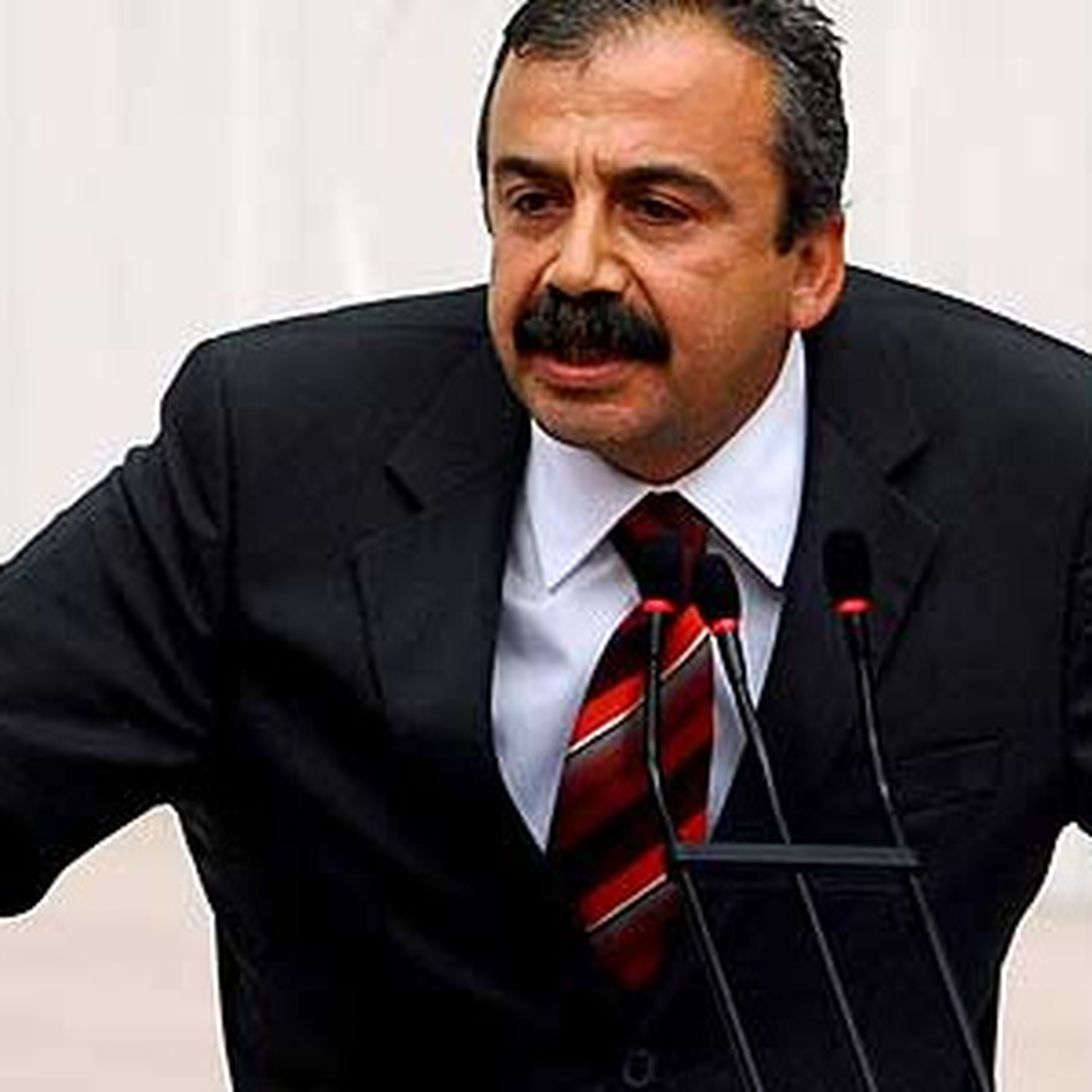 'Bize Zerdüşt Diyen Kafa Berdüştür'