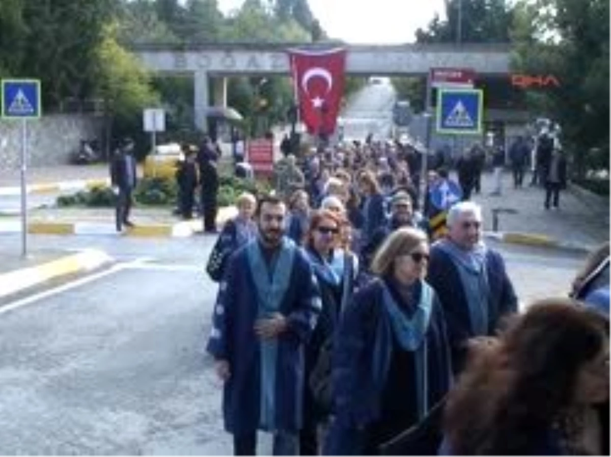 Boğaziçi Üniversitesi Öğretim Üyelerinden Protesto