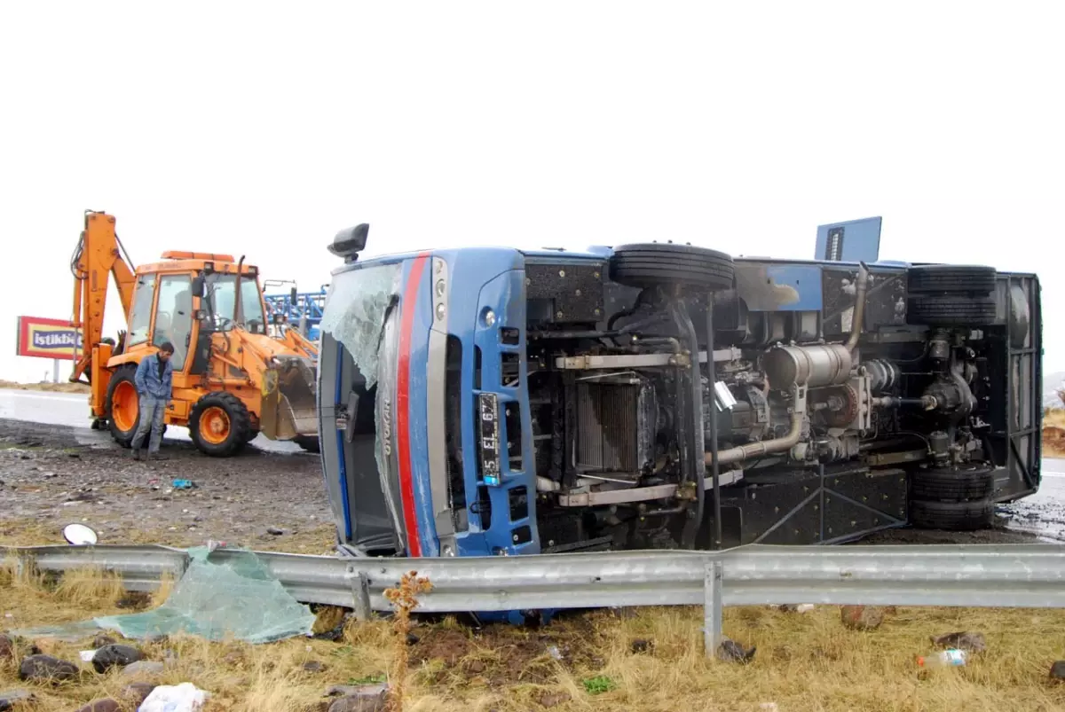Cezaevi Aracı Devrildi: Jandarma Er Şehit, 11 Yaralı