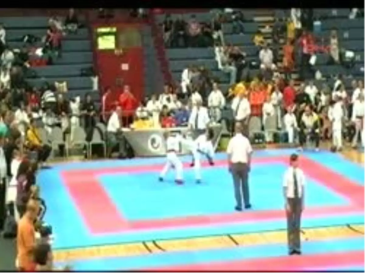 13 Yaşındaki Türk Kızı \'2011 Sittard Açık Karate Kupası\' Turnuvasında Birinci Oldu
