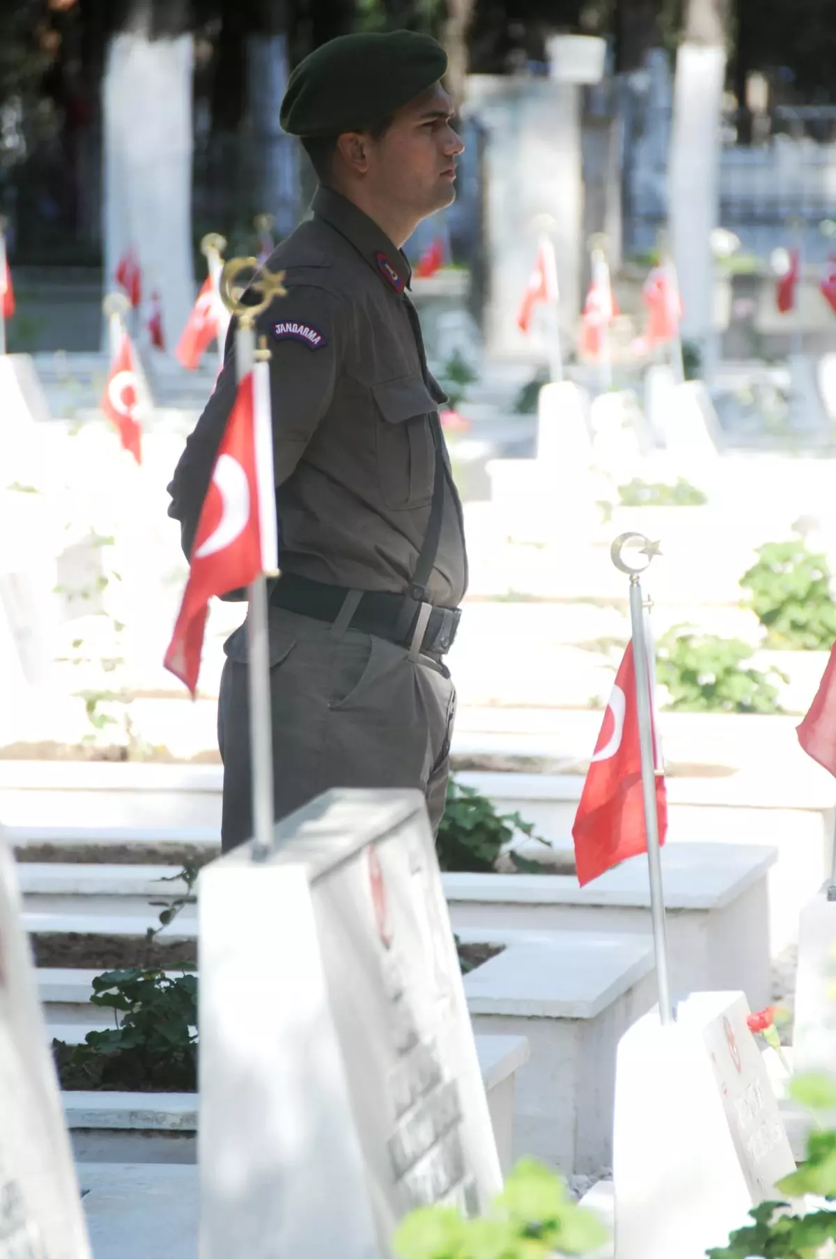 Adana\'daki Şehitlikte Gözyaşı