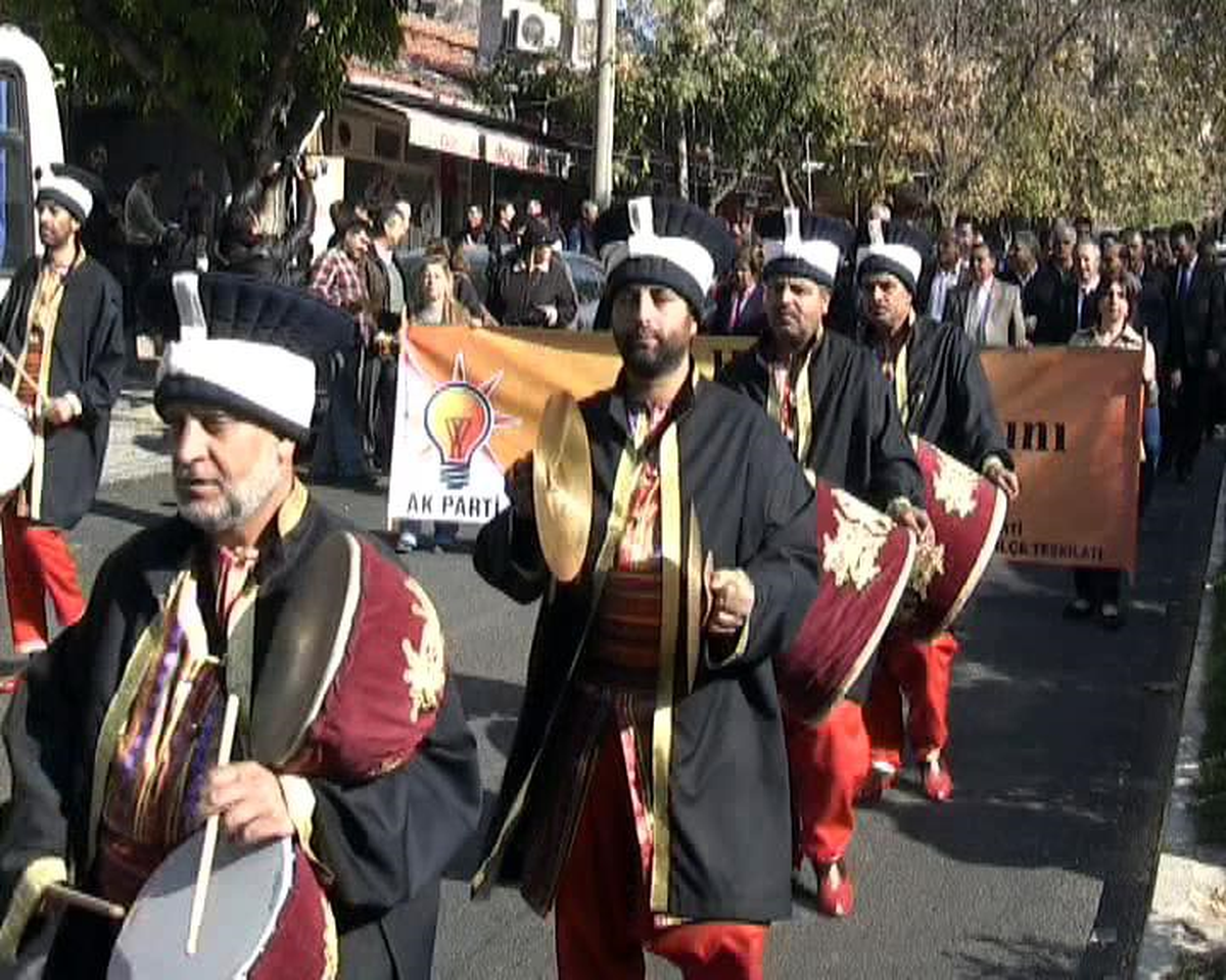 AK Parti'den Mehteranlı Bayram Kutlaması