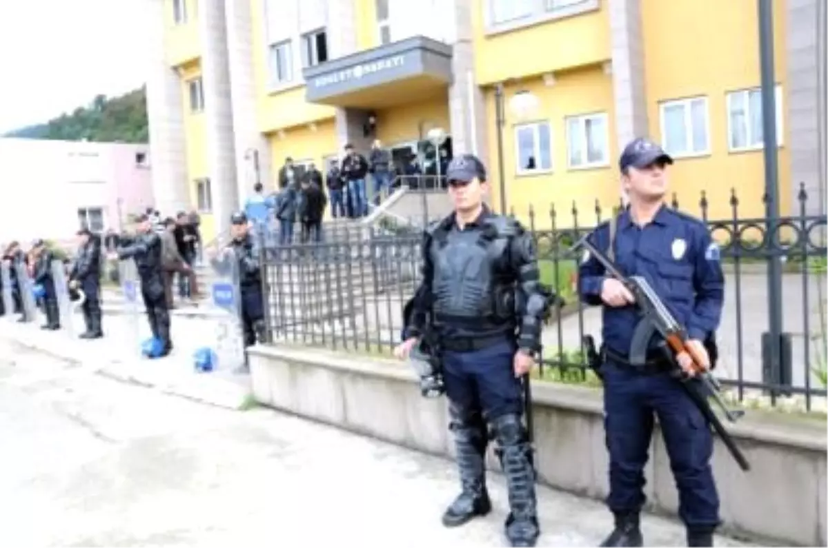 Hopa Olaylarına 4 Tahliye Daha