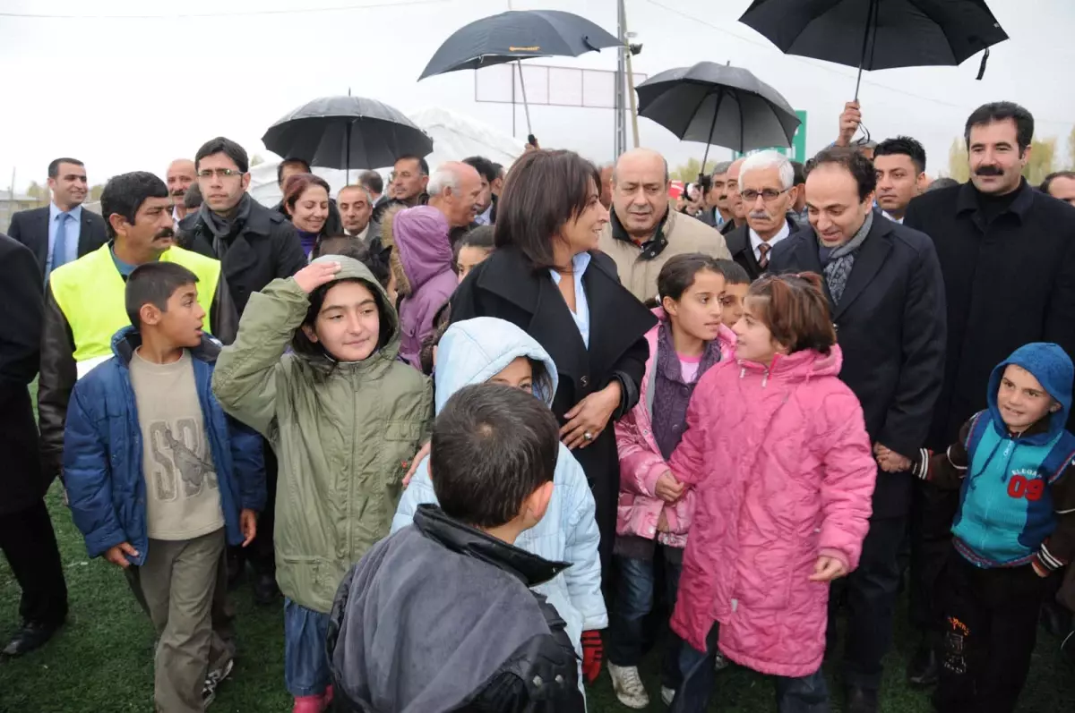 BDP Milletvekilleri Van\'da Depremzedeleri Ziyaret Etti