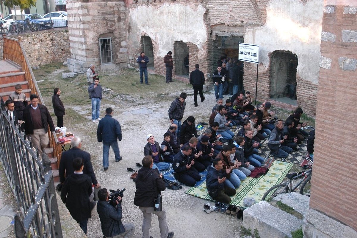 İznik'teki Ayasofya, Bayram Namazı ile İbadete Açıldı