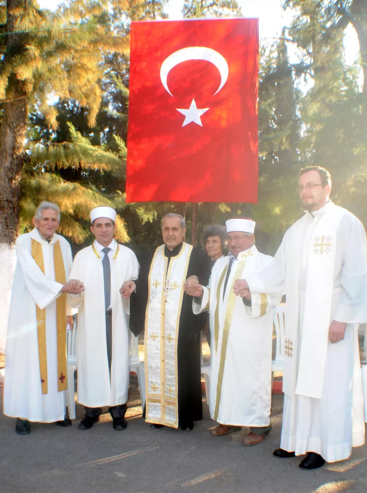 Mersin Mezarlığında Dinler Buluşması