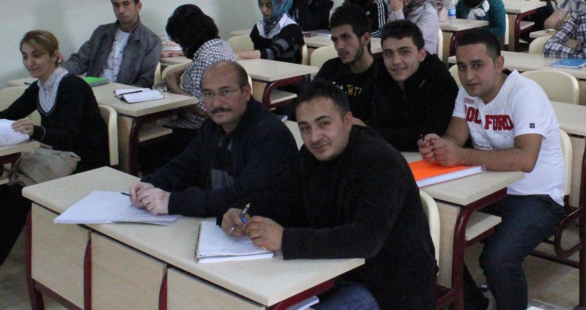 \'oğlu Okusun\' Diye 49 Yaşında Üniversiteye Başladı