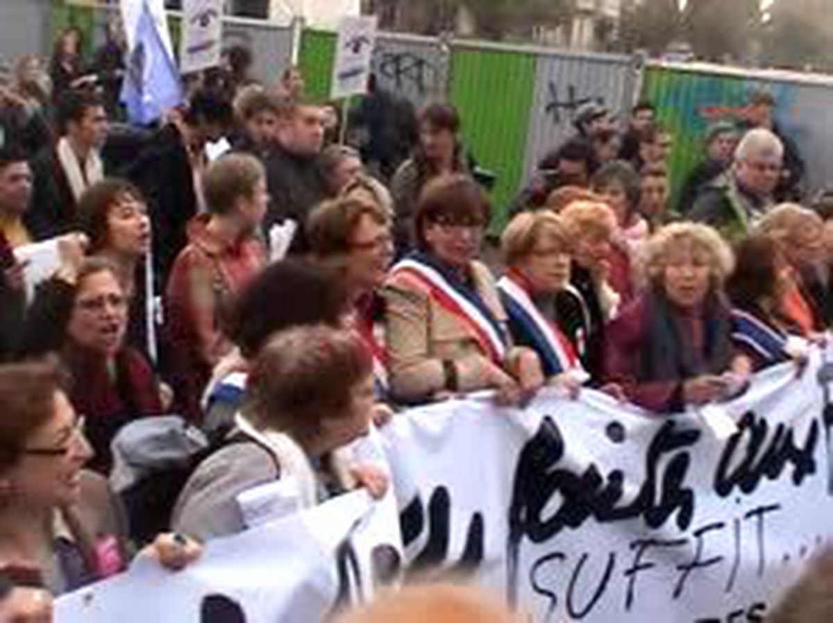 Paris'te Kadına Şiddet Protesto Edildi