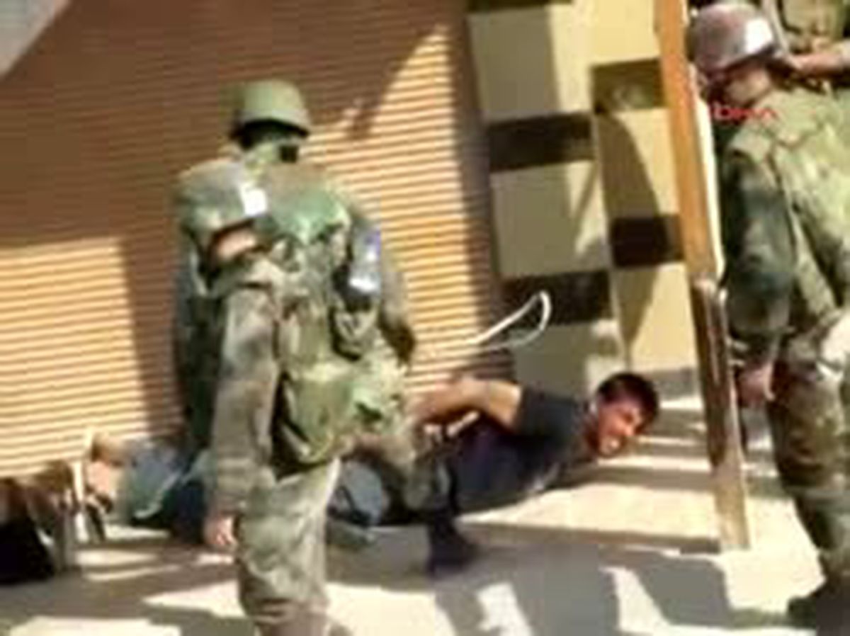 Suriye'de Çekilen İşkence Görüntüleri