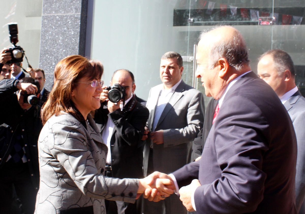 Çelik: Bomba Atana Çiçek Buketiyle Karşılık Veremezsiniz