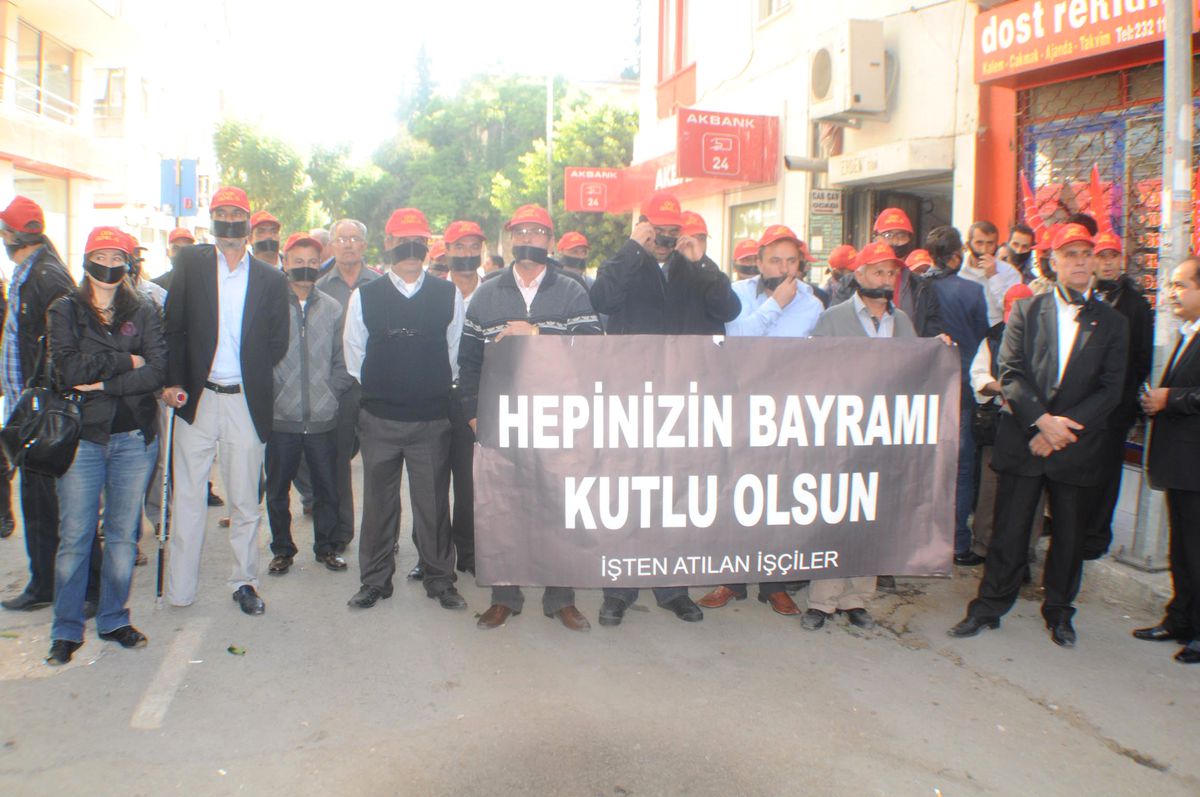 CHP Bayramlaşmasında İşçilerden Siyah Bantlı Protesto