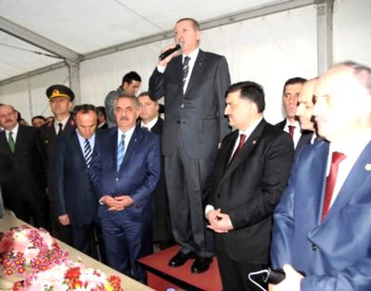 Erdoğan'ı 'Güneysu'nun Gururu Recep Emice' Pankartıyla Karşıladılar (2)