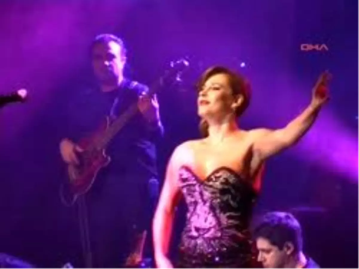 Funda Arar Coşturdu