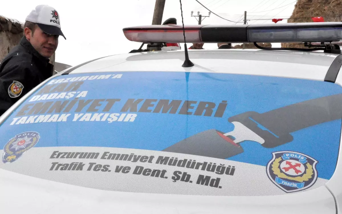 Polis Aracında Slogan: Erzurum\'a Kar, Dadaş\'a Emniyet Kemeri Yakışır