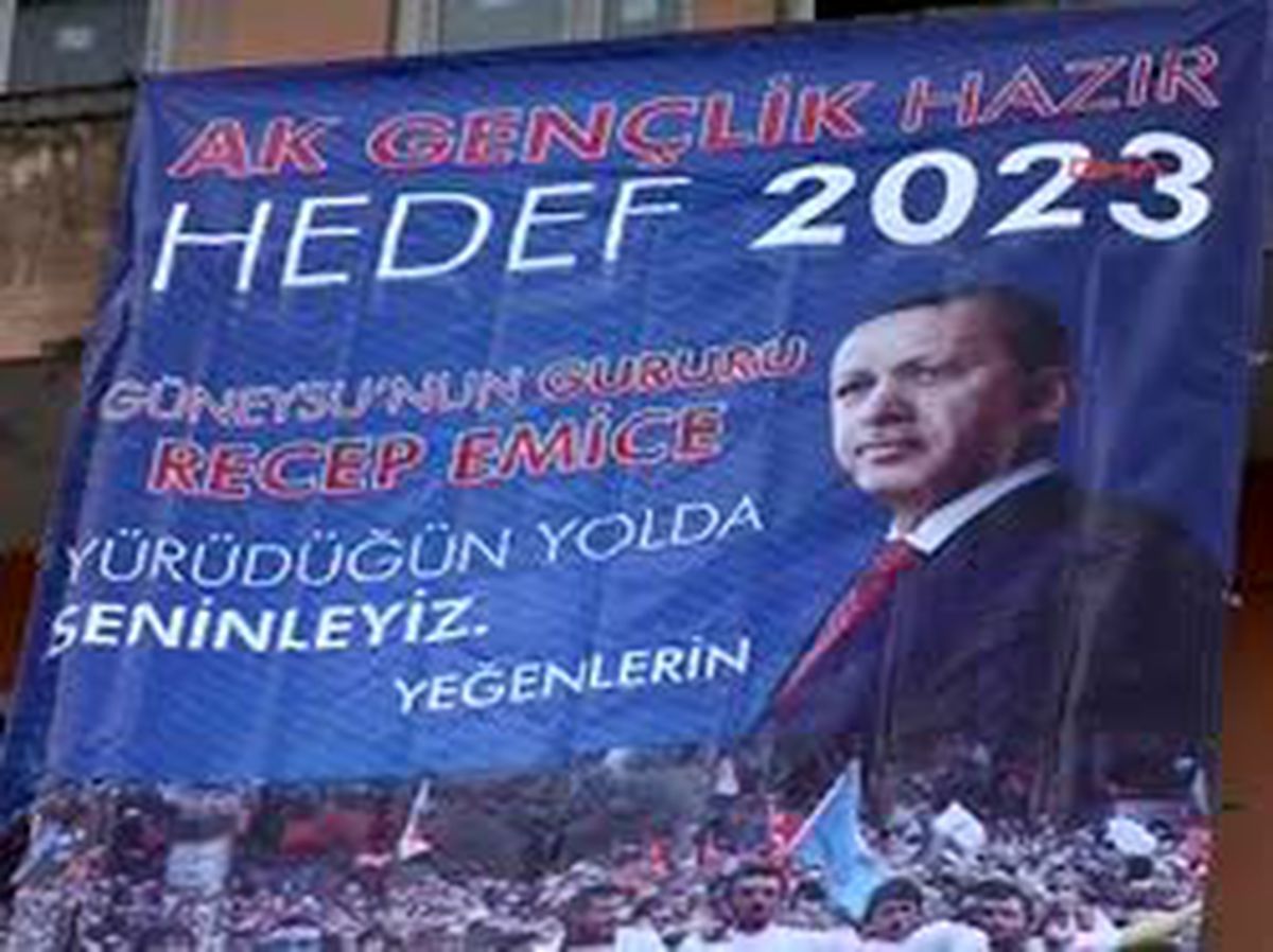 Erdoğan'ı 'Güneysu'nun Gururu Recep Emice' Pankartıyla Karşıladılar