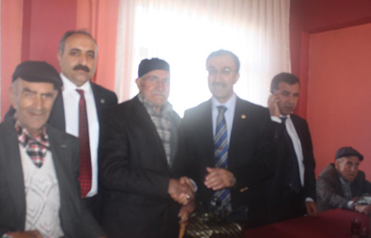 Arslan Bayramda Hediye Dağıttı