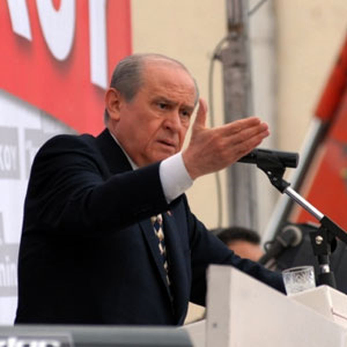 Bahçeli: Yakasından Tutmalı