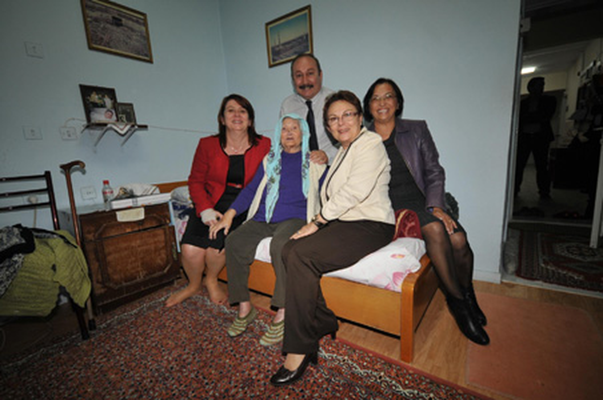 Yalnız Bırakmadı