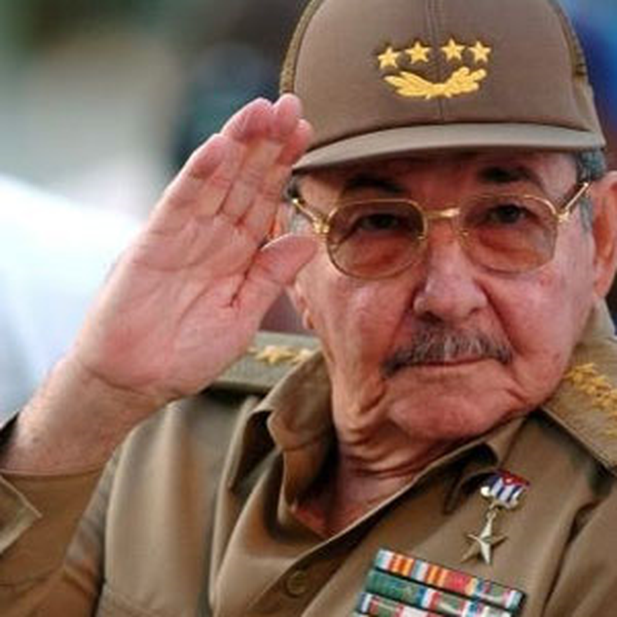 Castro, General Frias'ı Yeni Savunma Bakanı Yaptı