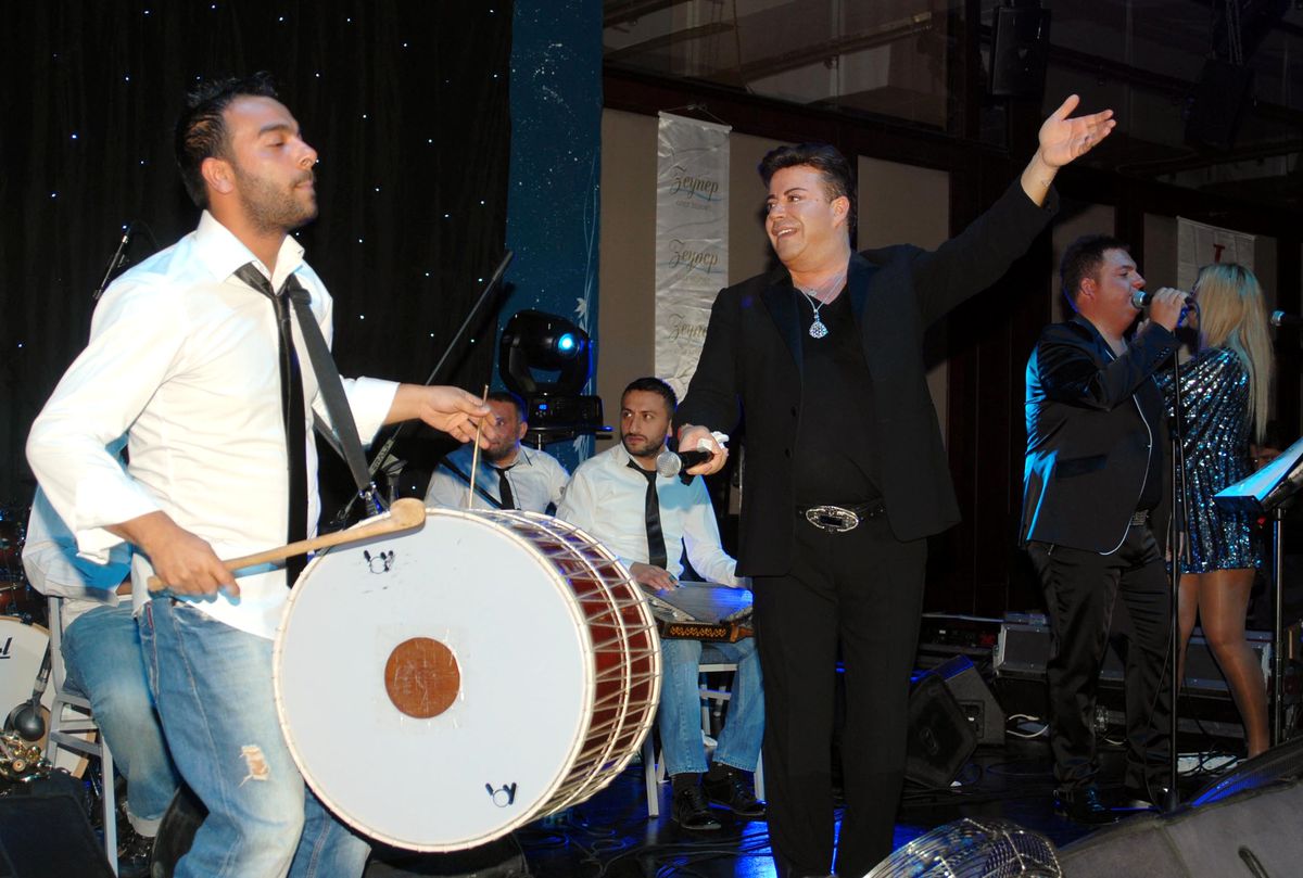 Fatih Ürek, Şarkıları ve Sahne Şovuyla Coşturdu