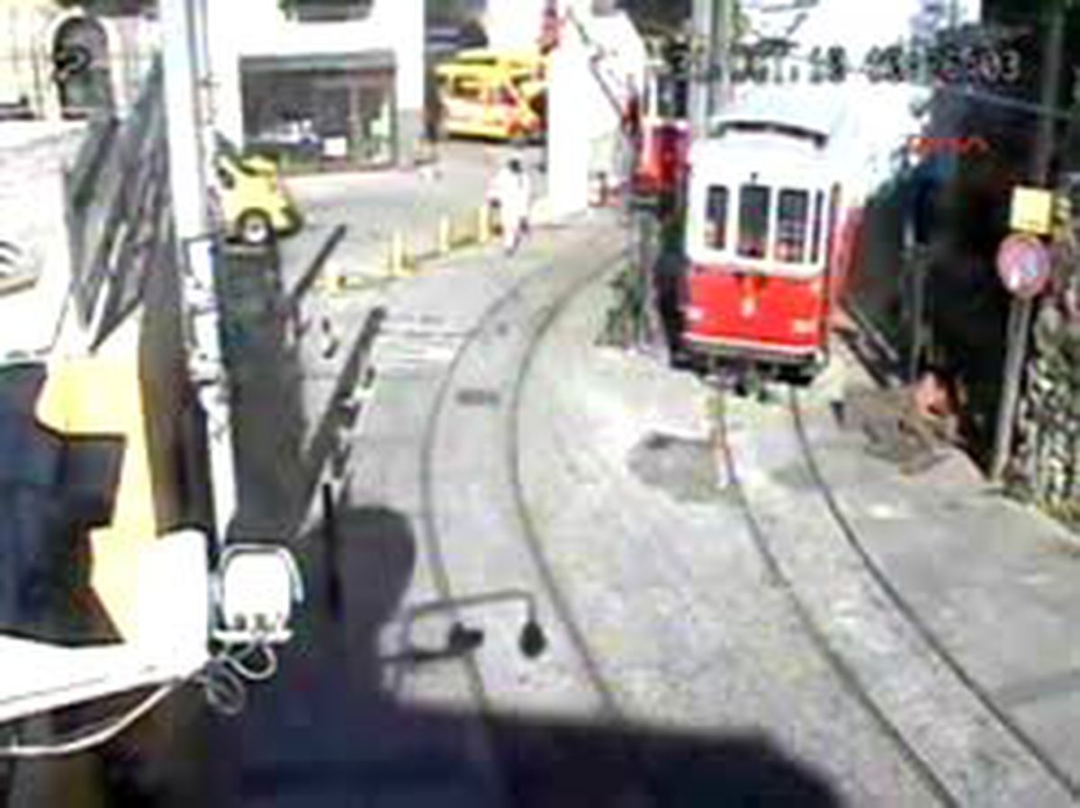 Taksim'deki Canlı Bombanın Ölüm Yolculuğu ve Bombanın Patlama Anı Kameralara Böyle Yansıdı