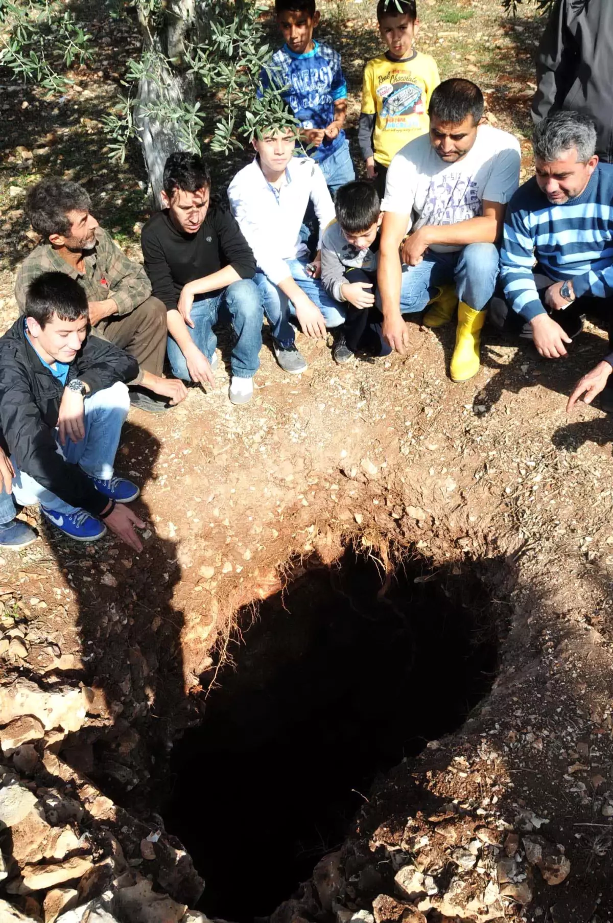 Tarlada Gizemli Çukur